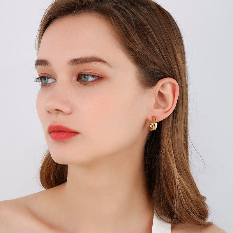 C-shaped twisted earrings