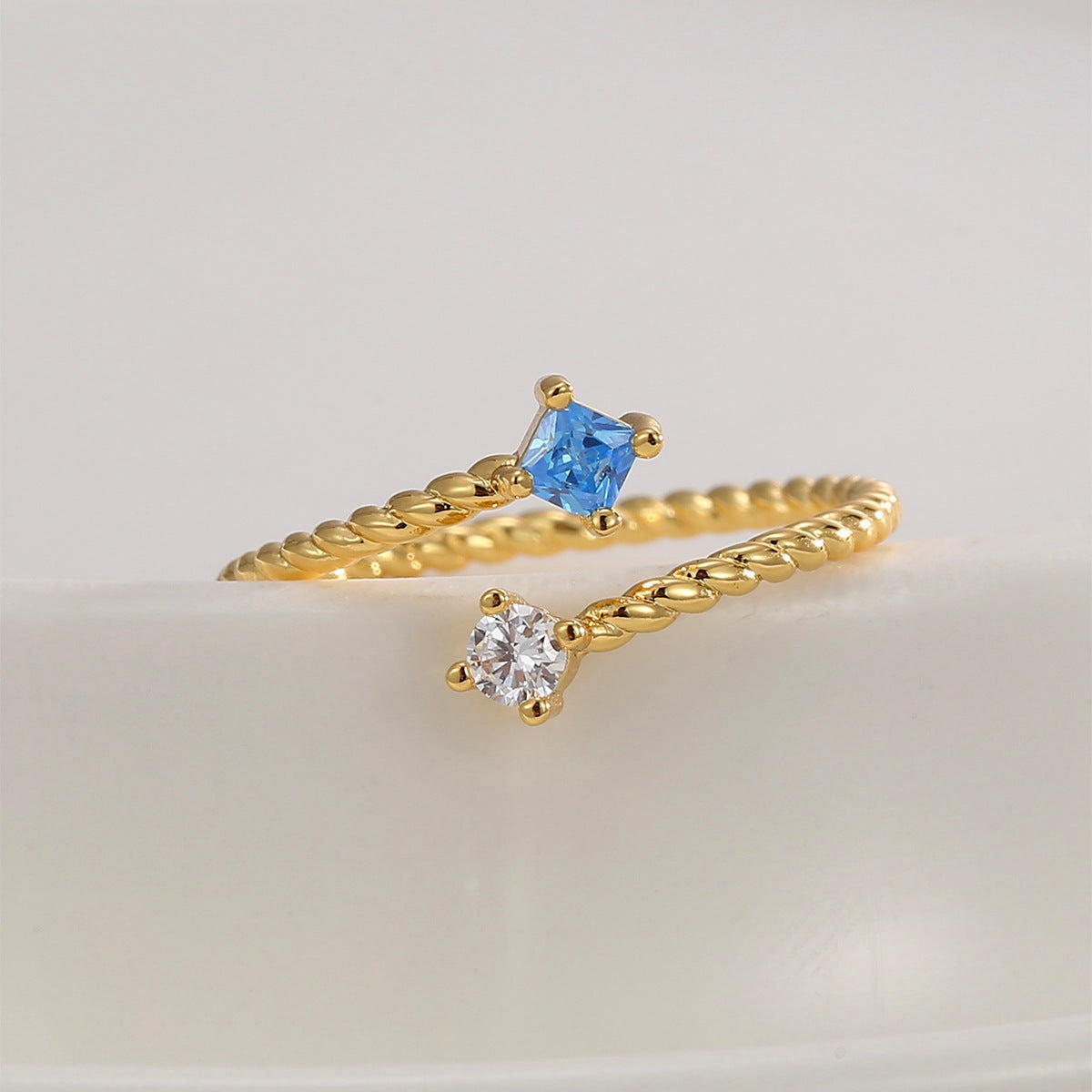 Set with two tone diamond ring