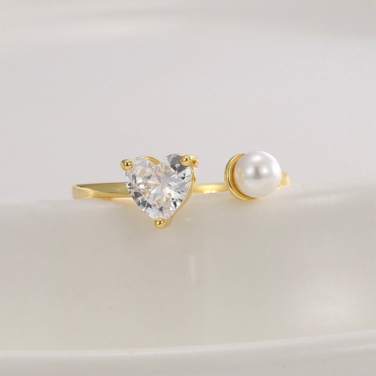 Love diamond pearl ring